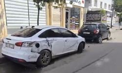 Sürücü, park halindeki 5 araca çarptıktan sonra kayıplara karıştı