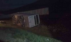 Taraftarları taşıyan midibüs yoldan çıktı, 27 kişi yaralandı