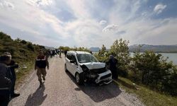 Tatvan'da otomobil ve kamyonet çarpıştı: 6 yaralı