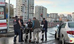 Ticari taksi ile otomobil çarpıştı: 2 yaralı