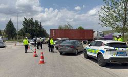 Tırla çarpışan otomobilde feci kaza: 1 ölü, 4 yaralı