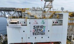 Yavuz Sondaj Gemisi'ne 'Sıfır Atık Festivali' pankartı asıldı