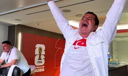 Cüneyt Özdemir'in Garip Sevinci Sosyal Medyayı Salladı İzle