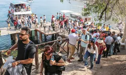 İranlı turistler Van’a akın etti: Oteller doldu, esnafın yüzü güldü