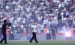Trossard imza töreninde Beşiktaş tribünlerinden Mohamed Salah tezahüratı!