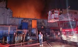 Adana'da ayakkabı tabanı fabrikasında büyük yangın