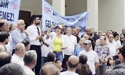 Adana'da servisçilerden plakaya protesto: Biber gazıyla müdahale