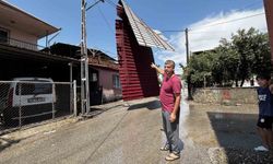 Ağustos rüzgarı çatıları uçurdu, vatandaşlar o anları paylaştı