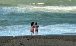 Akçakoca'da dalgalar 4 metreyi buldu