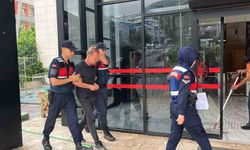 Alanya'da eşini ve kayınvalidesini bıçaklayarak intihar girişiminde bulunan şüpheli adliyeye gönderildi