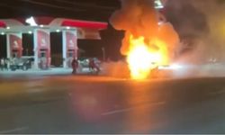 Alev alan otomobildeki iki çocuk yaralandı, Van'a sevk edildi