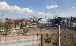 Ankara'da 3 ev yangında küle döndü