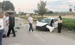 Ankara'da direksiyon hakimiyetini kaybeden otomobil takla attı: 2 yaralı
