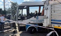 Ankara'da midibüs ve kamyon çarpıştı: 1 ölü, 16 yaralı