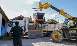 Antalya Büyükşehir, üreticilere yem ezme makinesi ve süt tankı desteği sağladı