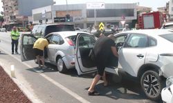 Antalya'da 5 aracın karıştığı zincirleme trafik kazasında 6 kişi yaralandı