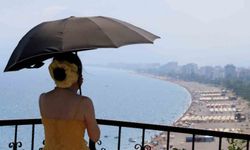 Antalya'da Hava Sıcaklığı 34 Derece, Deniz Suyu Sıcaklığı 30 Dereceyi Buldu