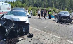 Antalya'da otomobillerin çarpışması: 1 hayatını kaybetti, 3 yaralı