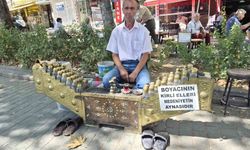 Ayakkabı Boyacısının Dikkat Çeken Yazısı Şehirde Gündem Oldu