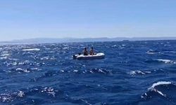 Ayvalık'ta Olumsuz Hava Şartları, 2 Kişiyi Lastik Bottan Sürükledi