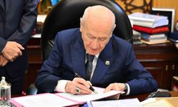 Bahçeli'nin 'Terörsüz Türkiye' İçin Attığı Tarihi İmza