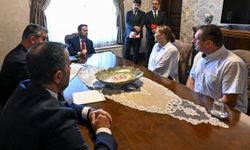 Bakan Gürlek, Emir Yuşa'nın Ailesiyle Bir Araya Geldi