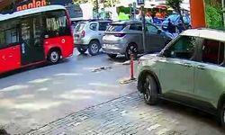Bandırma'da minibüs, yayaya yol veren otomobile çarptı