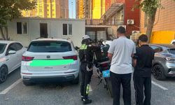 Başakşehir'de otomobilden sarkan yolcuya ceza kesildi: Görüntüler sosyal medyada yayıldı