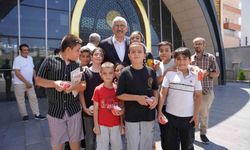 Başkan Hallaç, çocuklarla mutluluğu paylaştı