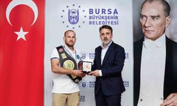 Başkan Vekili Biba, dünya şampiyonu güreşçiyi kutladı