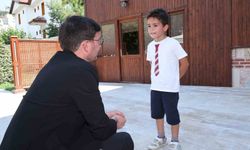 Başkan Yazıcıoğlu, 7 yaşındaki çevre dostu Burak'a ödül verdi