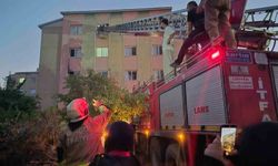 Bingöl'de 16 daireli bina yangında alev alev yandı: İtfaiye mahsur kalanları kurtardı