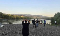 Bingöl'de nehrin akıntısına kapılan kardeşlerden biri kayboldu