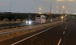 Birecik'te otoyolda yolcu otobüsü geri geri gitti