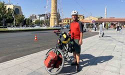 Bisiklet aşığı öğretmen, hayalini gerçekleştirmek için dünya turuna çıktı