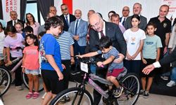 Bisiklet Hediyesi ile Çocukların Yüzleri Güldü