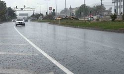 Bolu'da etkili sağanak yağış trafiği olumsuz etkiledi