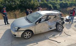 Bolu'da otomobil ve kamyon çarpıştı: 3 yaralı