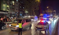 Bursa'da alkollü adam metro direğine çıktı: Ulaşım durdu, elektrikler kesildi