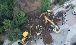 Büyükçekmece'de toprak kayması: İki kişi için kurtarma çalışmaları devam ediyor