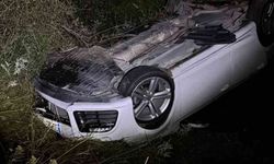 Çamardı'da trafik kazası: Otomobil şarampole devrildi, 2 yaralı