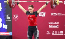 Cansel Özkan, 53 kg koparmada altın madalya kazandı