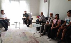 Cizre'de YKS başarı gösteren öğrencilere evlerinde tebrik ziyareti yapıldı