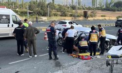 D100'de otomobil su kanalıyla buluştu: 2 hayatını kaybetti, 4 yaralı