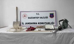 Define avcıları yakalandı: Evde metrelerce kazı yaptılar