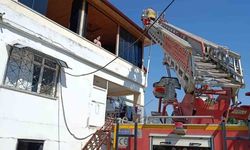 Defne'de Çatı Yangını Hızla Kontrol Altına Alındı