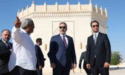 Dışişleri Bakanı Fidan, Libya'nın Ömer Muhtar Anıtı'nı Ziyaret Etti