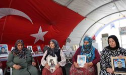 Diyarbakır Anneleri, PKK ve YPG-SDG'nin Feshini Kutladı
