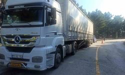 Dorse karşı şeride savruldu, otomobile çarptı: 4 yaralı