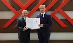 Düzce Üniversitesi Rektörü Nedim Sözbir, Mazbatasını Aldı